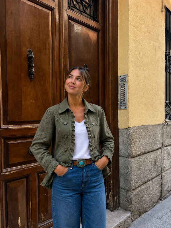 Chaqueta Bordada con Volantes