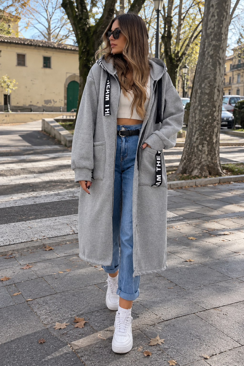 Chaqueta larga con capucha gris