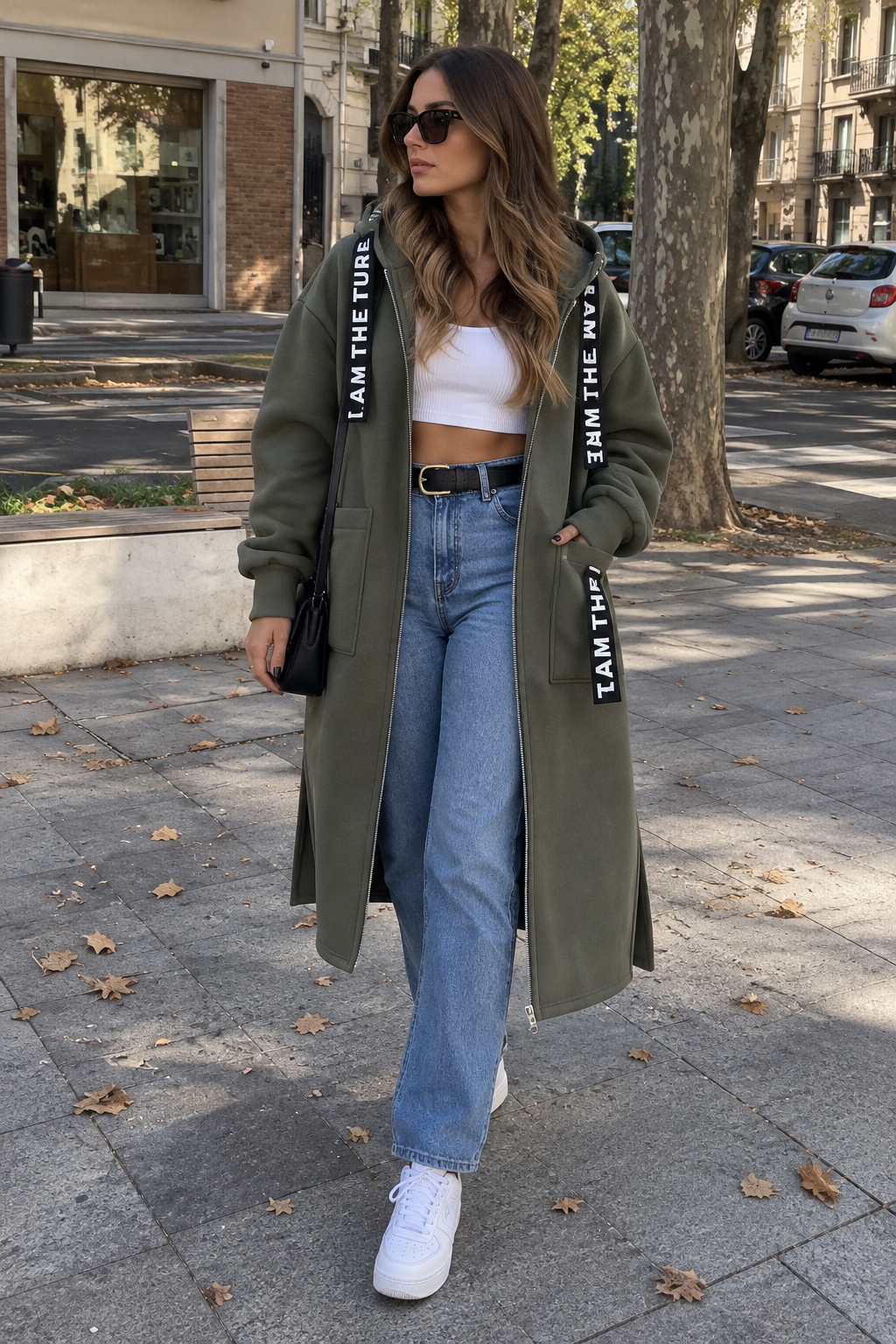 Chaqueta larga con capucha verde militar