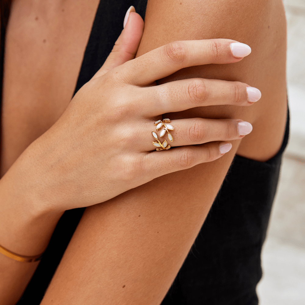 Anillo de Hojas de Oro