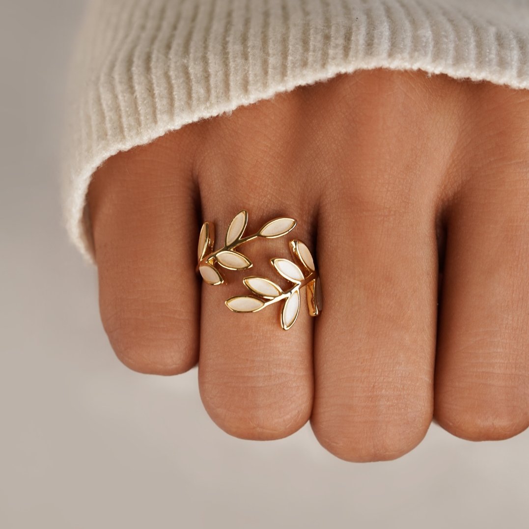 Anillo de Hojas de Oro