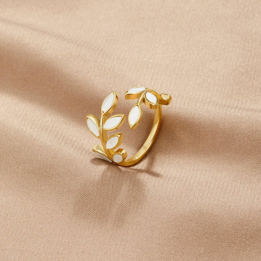 Anillo de Hojas de Oro