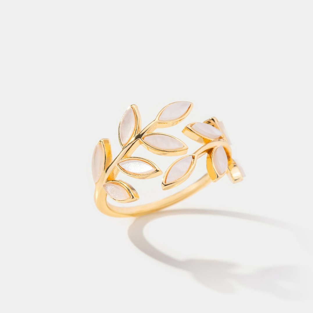 Anillo de Hojas de Oro