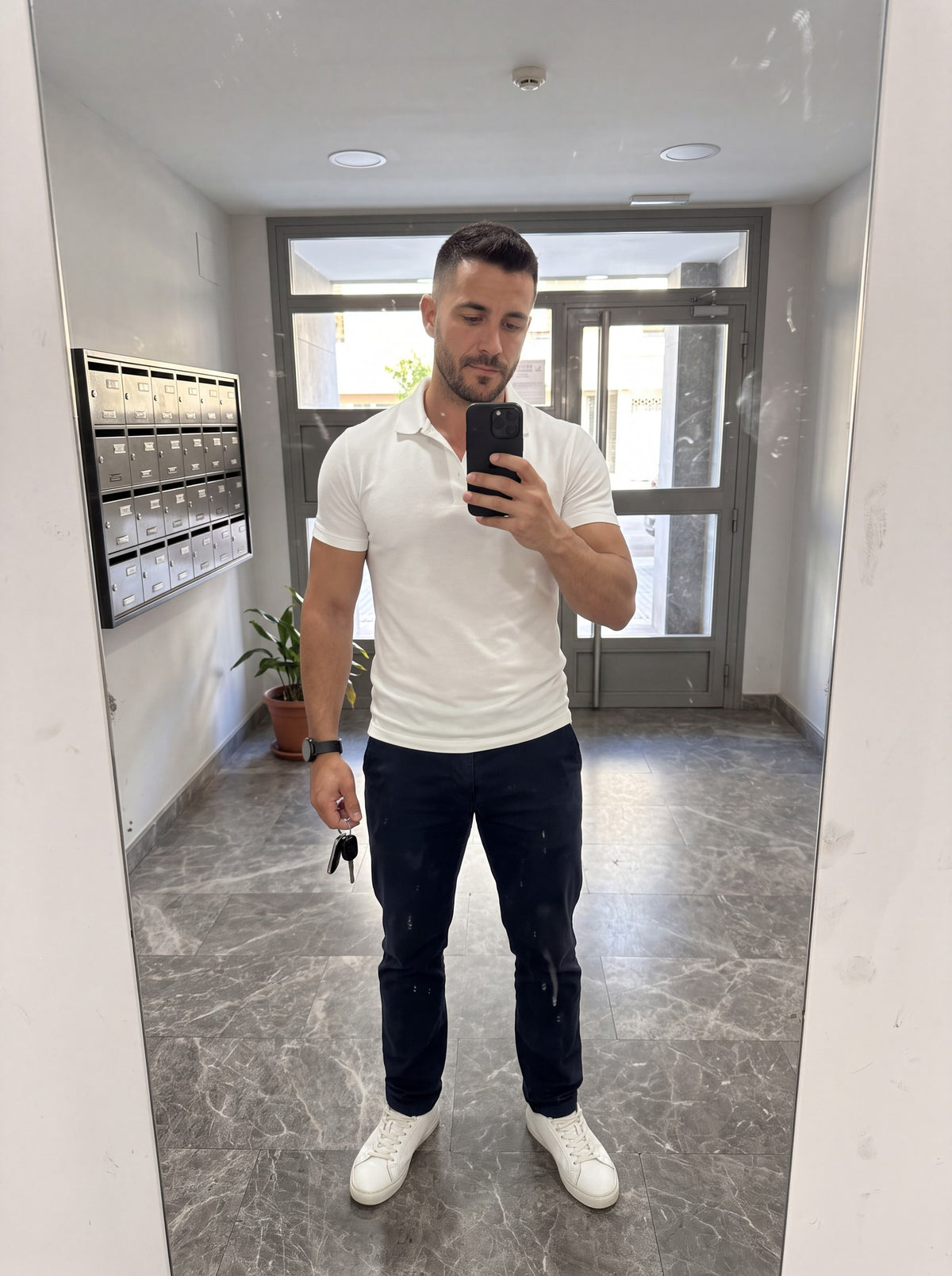 Polo casual para hombre blanco - frente